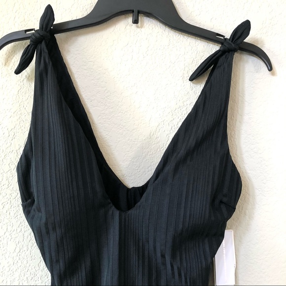 NWT Raisins Macy's Plunging 1 pc Swimsuit Medium - Picture 3 of 4